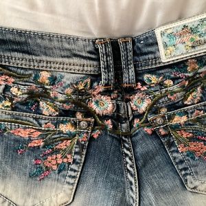 Embroidery Grace in LA Shorts